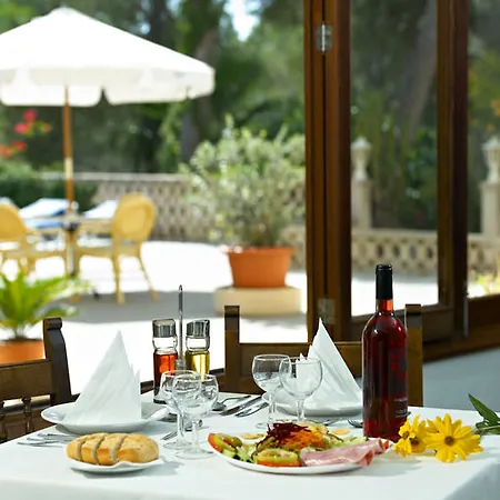 Hotel Condemar *